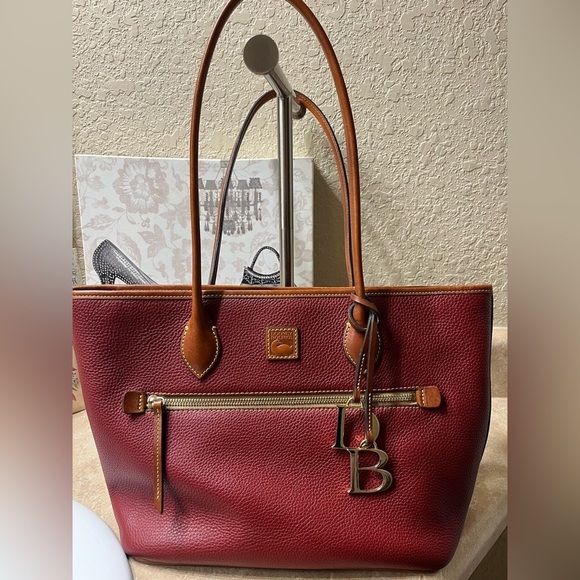 Dooney & Bourke Handbag, Pebble Grain Tote w/Wristlet Wallet, leather, red - Picture 4 of 16